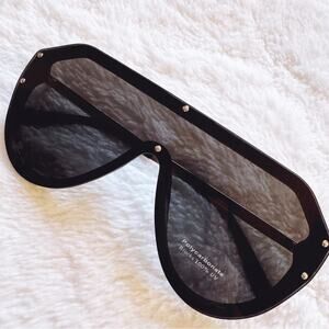 Clarissa Black Oversized Sunglasses